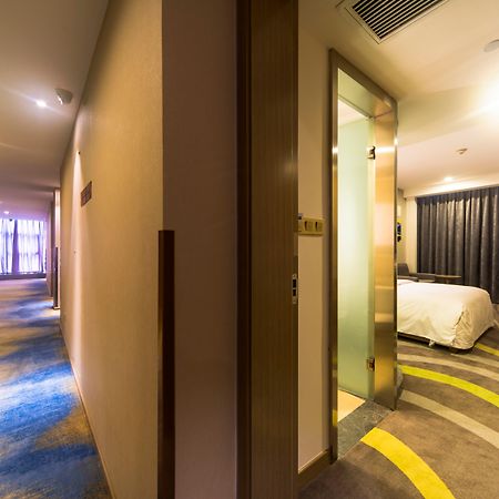 Holiday Inn Express Chengdu Jinniu By Ihg Екстер'єр фото