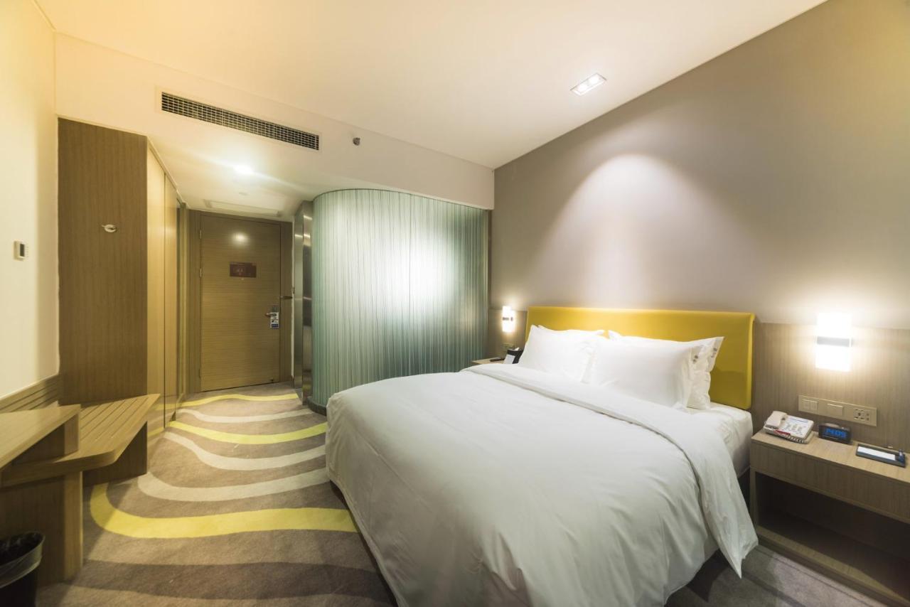 Holiday Inn Express Chengdu Jinniu By Ihg Екстер'єр фото